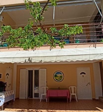 Villa Family Bitri Piqeras Exteriér fotografie